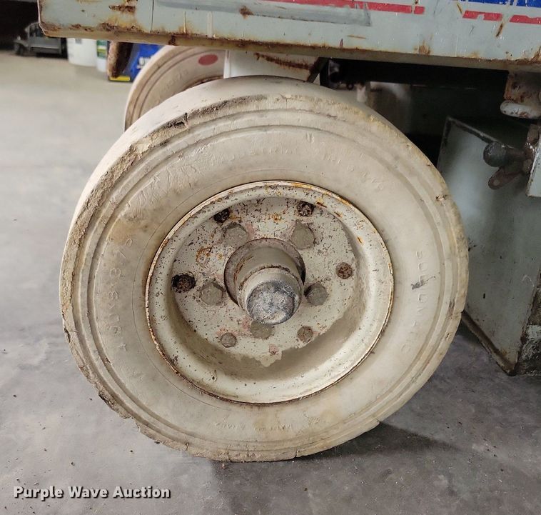 image for item LC9828 1996 Skyjack SJ3220 scissor lift