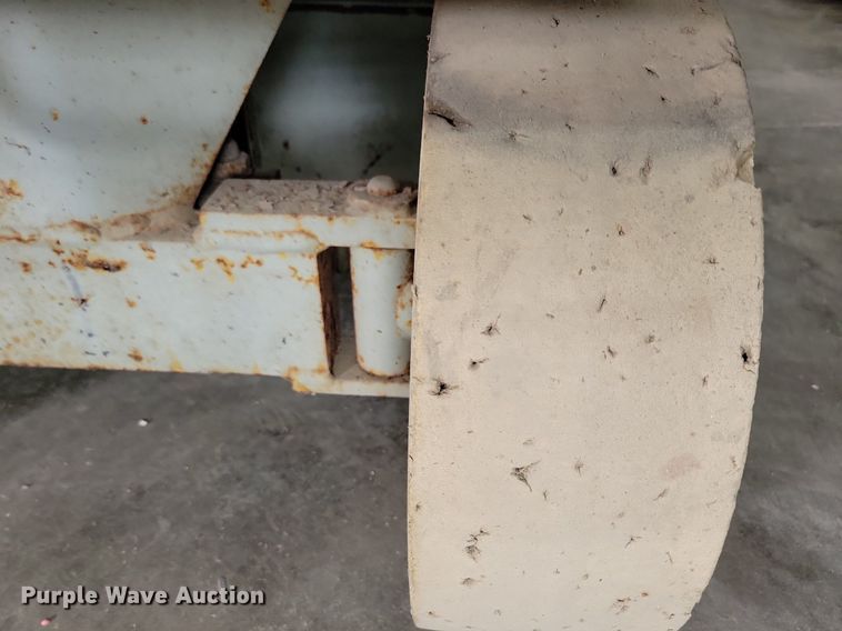 image for item LC9828 1996 Skyjack SJ3220 scissor lift