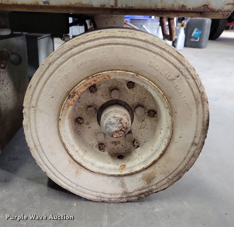 image for item LC9828 1996 Skyjack SJ3220 scissor lift