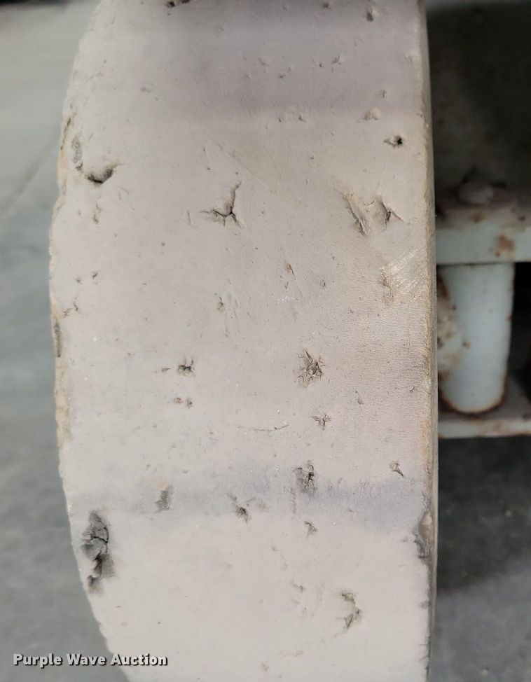 image for item LC9828 1996 Skyjack SJ3220 scissor lift