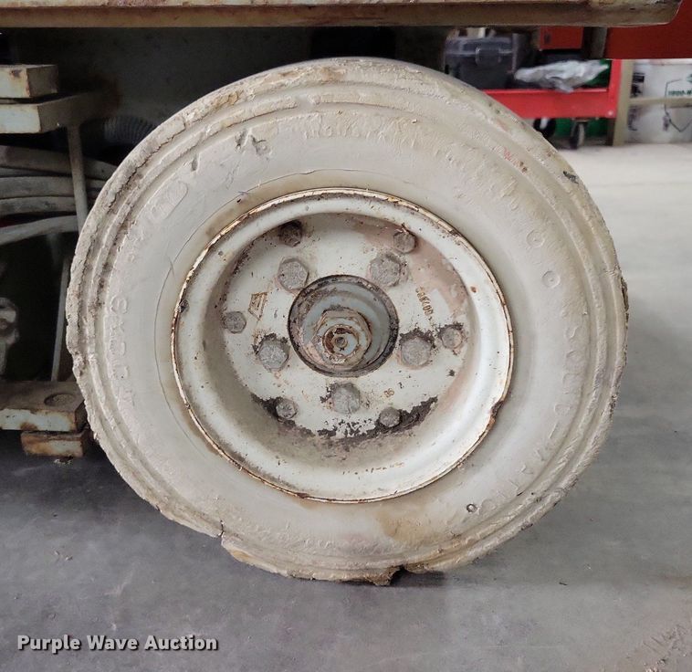 image for item LC9828 1996 Skyjack SJ3220 scissor lift