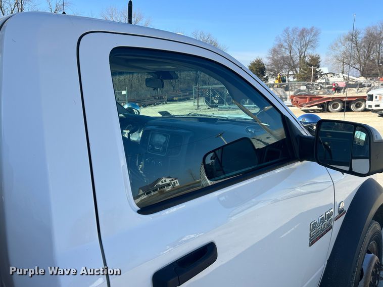 image for item LD9957 2014 Dodge Ram 5500 HD bucket truck