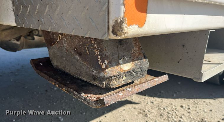 image for item LD9957 2014 Dodge Ram 5500 HD bucket truck