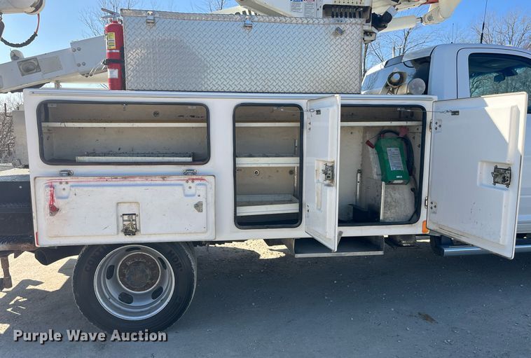 image for item LD9957 2014 Dodge Ram 5500 HD bucket truck