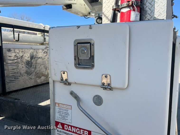 image for item LD9957 2014 Dodge Ram 5500 HD bucket truck