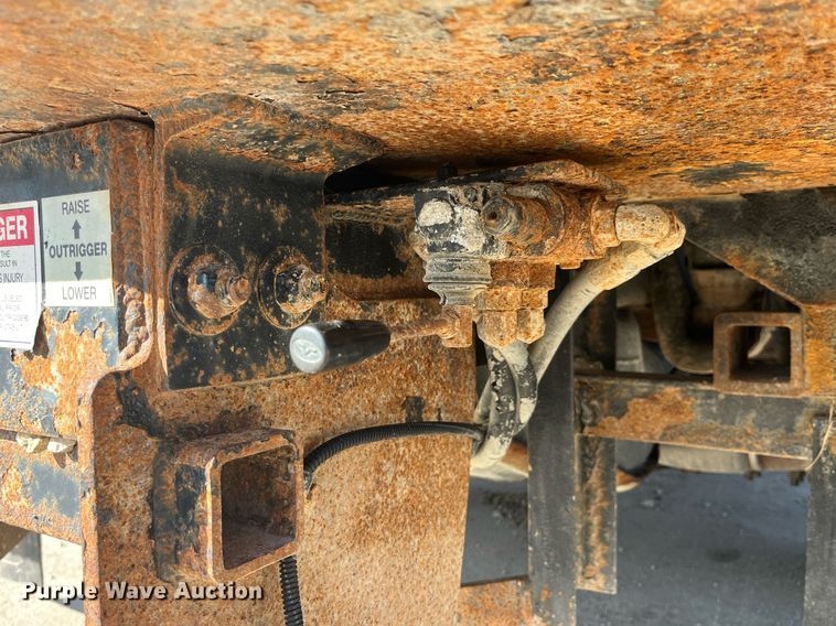 image for item LD9957 2014 Dodge Ram 5500 HD bucket truck