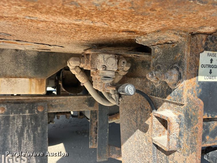 image for item LD9957 2014 Dodge Ram 5500 HD bucket truck