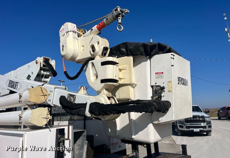 image for item LD9957 2014 Dodge Ram 5500 HD bucket truck