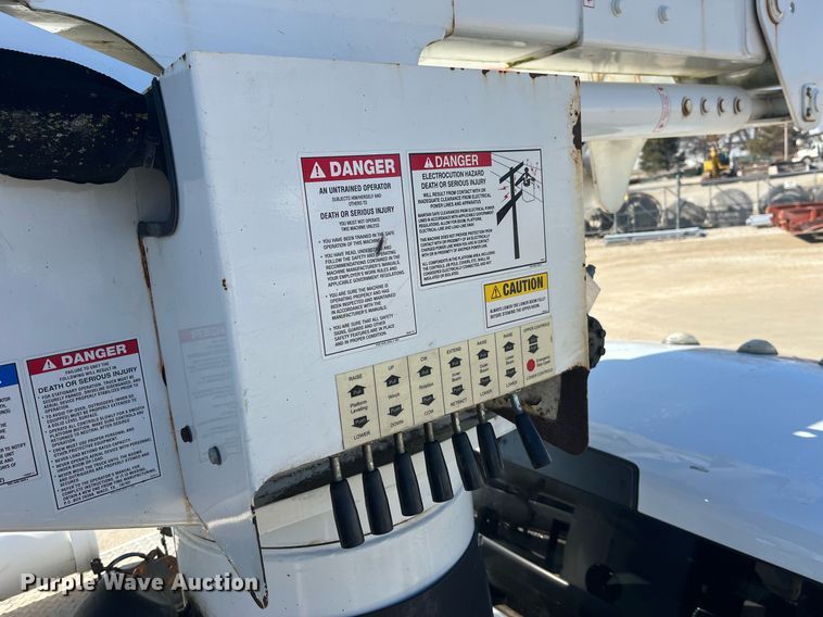 image for item LD9957 2014 Dodge Ram 5500 HD bucket truck