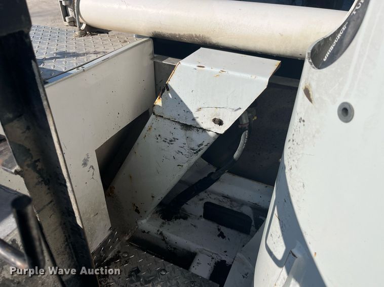 image for item LD9957 2014 Dodge Ram 5500 HD bucket truck