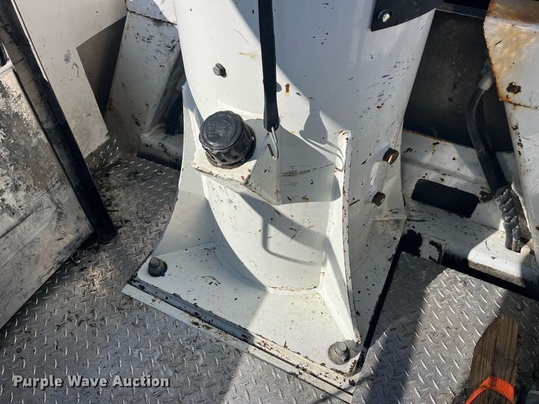 image for item LD9957 2014 Dodge Ram 5500 HD bucket truck