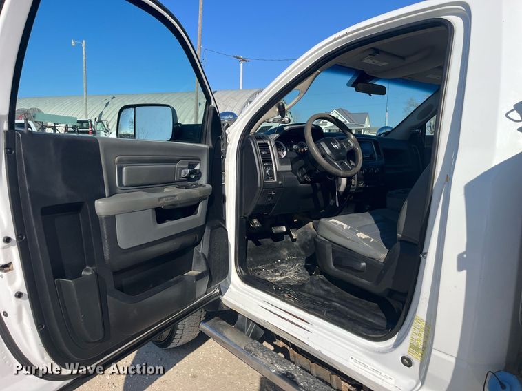 image for item LD9957 2014 Dodge Ram 5500 HD bucket truck