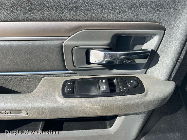 image for item LD9957 2014 Dodge Ram 5500 HD bucket truck