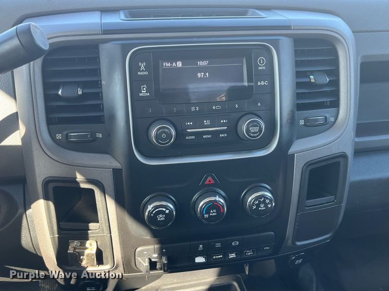 image for item LD9957 2014 Dodge Ram 5500 HD bucket truck