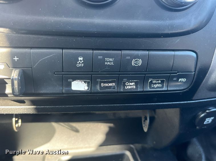 image for item LD9957 2014 Dodge Ram 5500 HD bucket truck