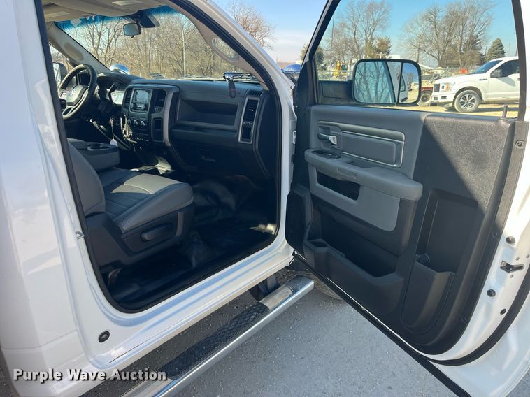 image for item LD9957 2014 Dodge Ram 5500 HD bucket truck