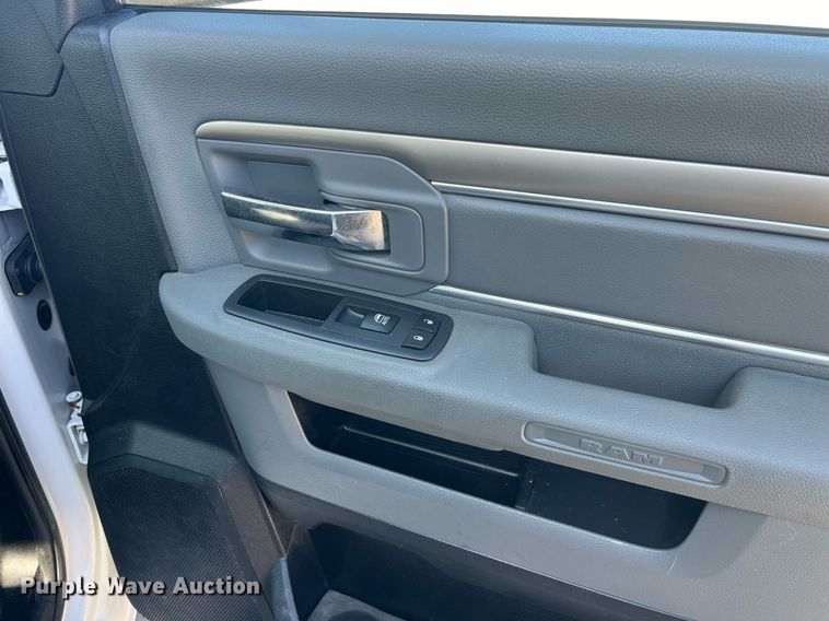 image for item LD9957 2014 Dodge Ram 5500 HD bucket truck