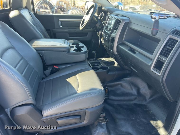 image for item LD9957 2014 Dodge Ram 5500 HD bucket truck