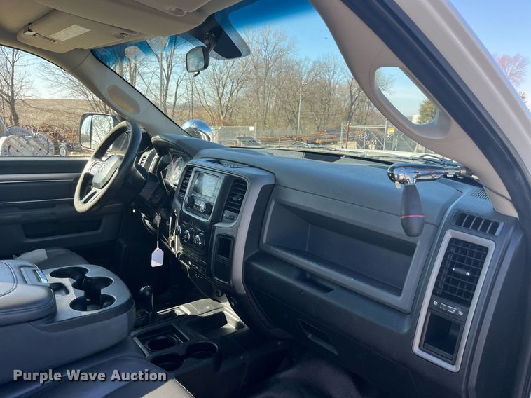 image for item LD9957 2014 Dodge Ram 5500 HD bucket truck