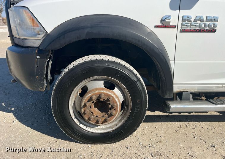 image for item LD9957 2014 Dodge Ram 5500 HD bucket truck