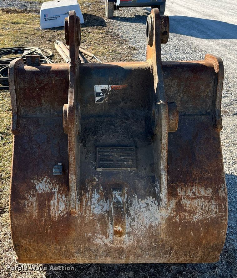 image for item LD9967 Komatsu excavator bucket and thumb