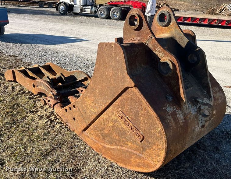 image for item LD9967 Komatsu excavator bucket and thumb