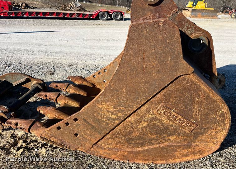 image for item LD9967 Komatsu excavator bucket and thumb