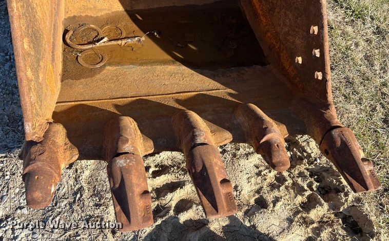 image for item LD9967 Komatsu excavator bucket and thumb