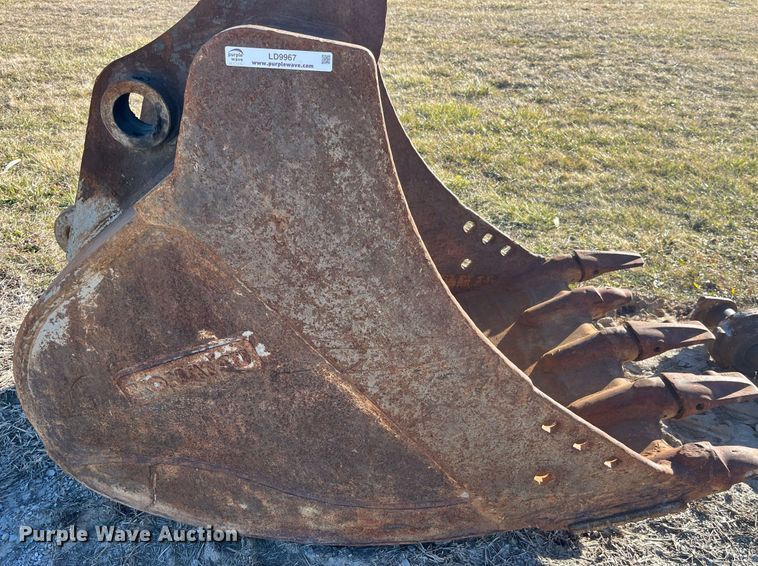 image for item LD9967 Komatsu excavator bucket and thumb