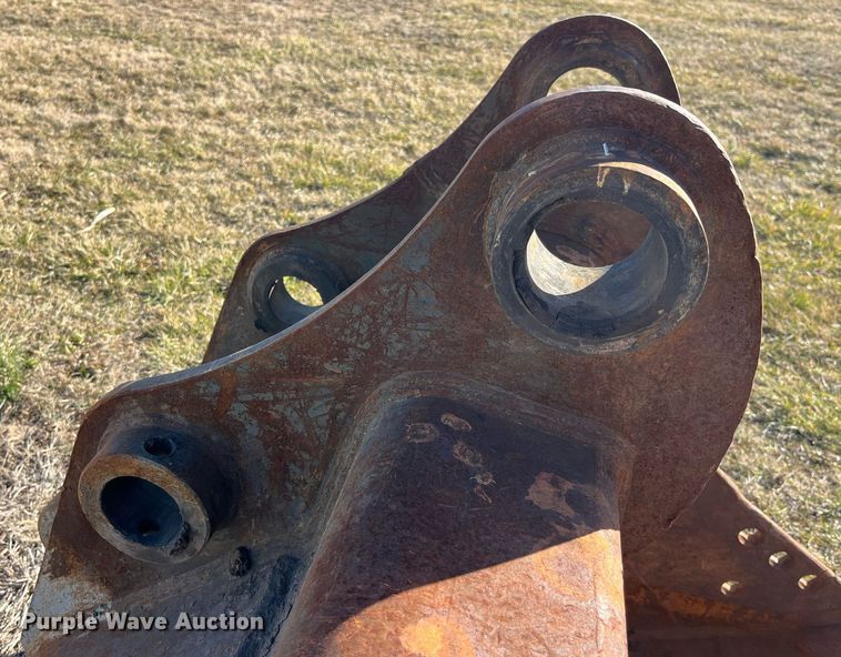 image for item LD9967 Komatsu excavator bucket and thumb