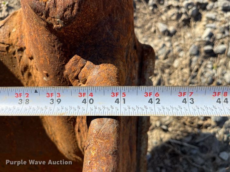 image for item LD9967 Komatsu excavator bucket and thumb