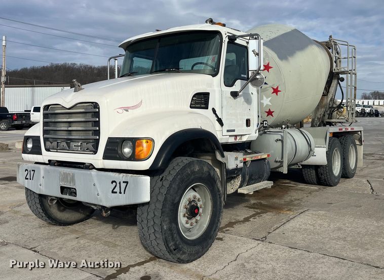 image for item LD9981 2005 Mack CV713 ready mix truck