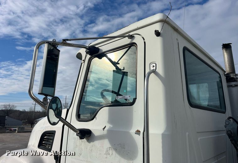 image for item LD9981 2005 Mack CV713 ready mix truck