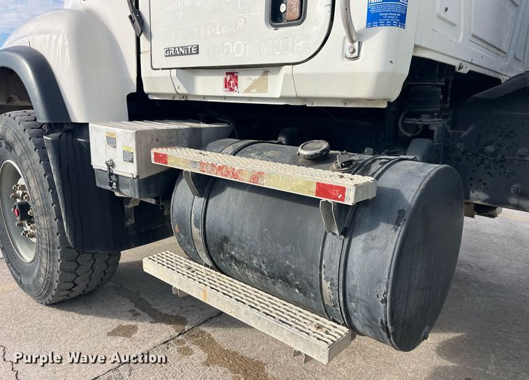 image for item LD9981 2005 Mack CV713 ready mix truck