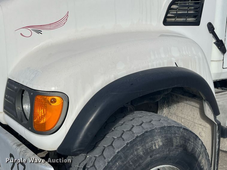 image for item LD9981 2005 Mack CV713 ready mix truck