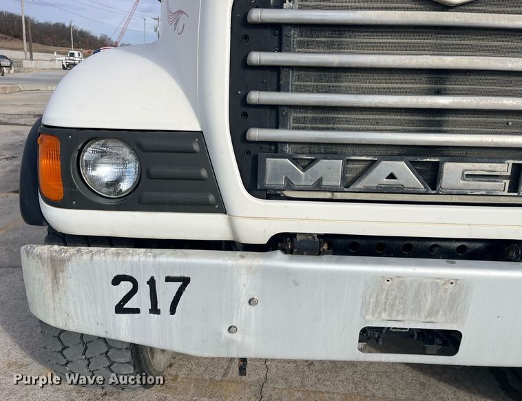 image for item LD9981 2005 Mack CV713 ready mix truck