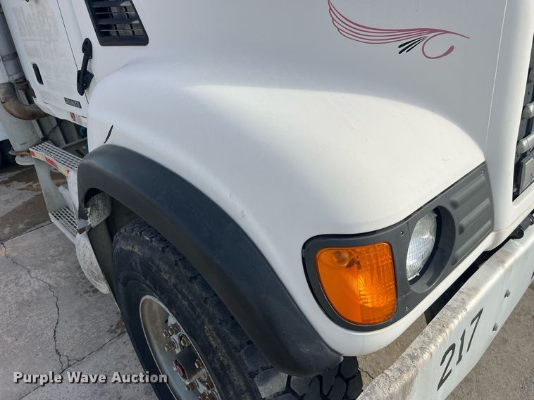 image for item LD9981 2005 Mack CV713 ready mix truck