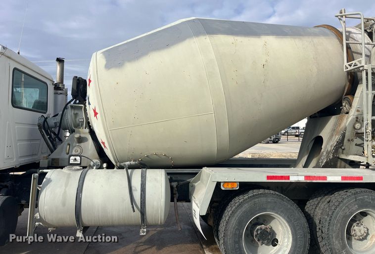 image for item LD9981 2005 Mack CV713 ready mix truck