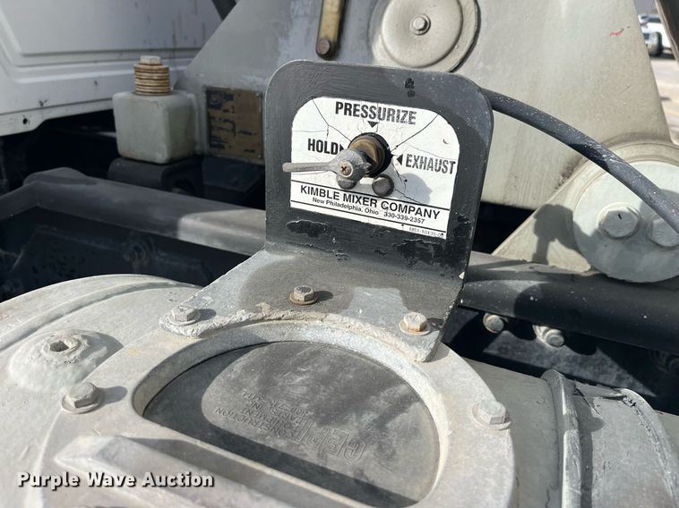 image for item LD9981 2005 Mack CV713 ready mix truck