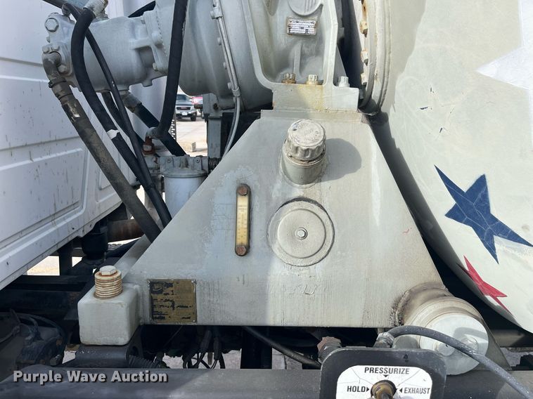 image for item LD9981 2005 Mack CV713 ready mix truck