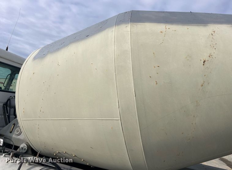 image for item LD9981 2005 Mack CV713 ready mix truck