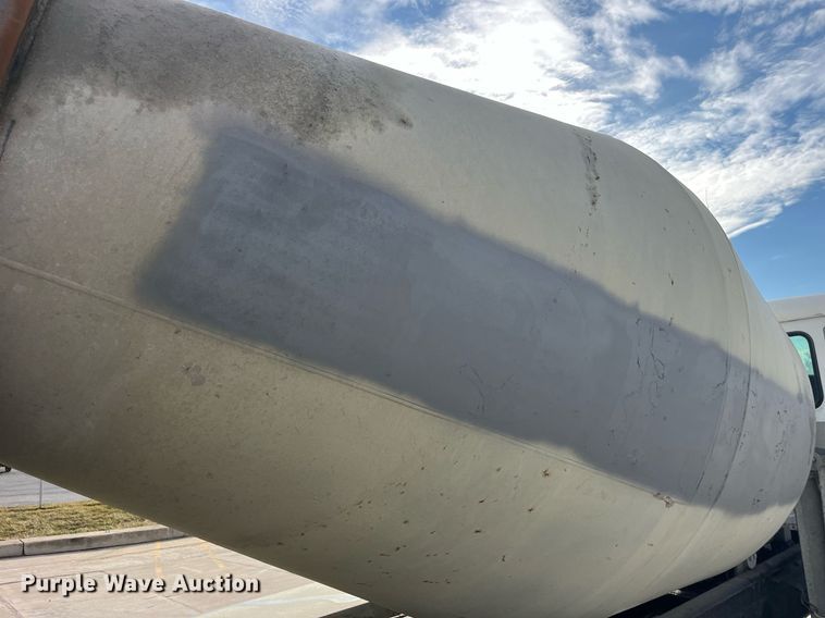 image for item LD9981 2005 Mack CV713 ready mix truck