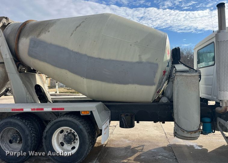 image for item LD9981 2005 Mack CV713 ready mix truck