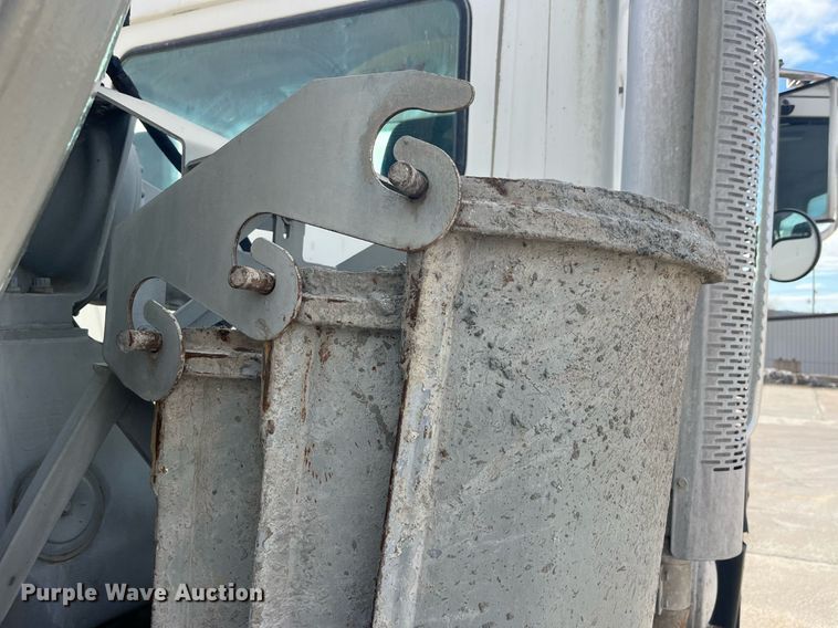 image for item LD9981 2005 Mack CV713 ready mix truck