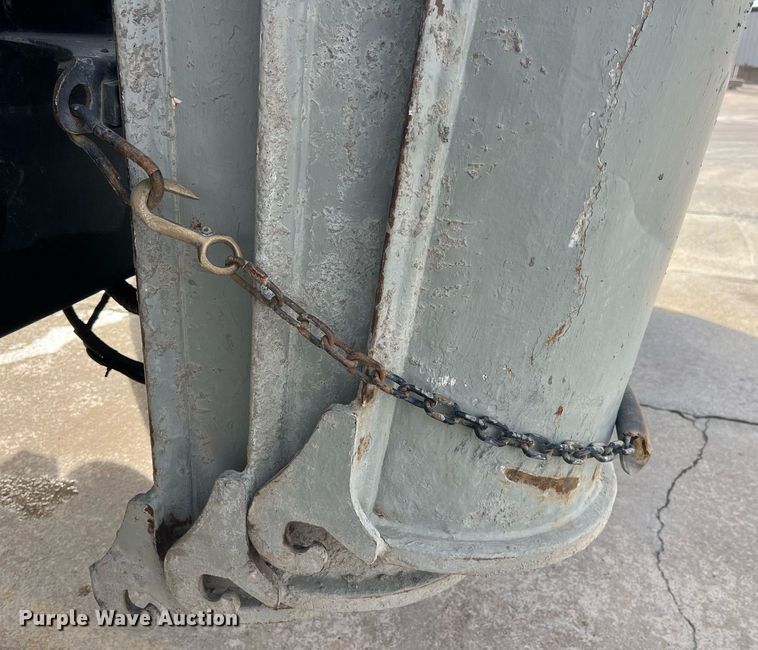 image for item LD9981 2005 Mack CV713 ready mix truck