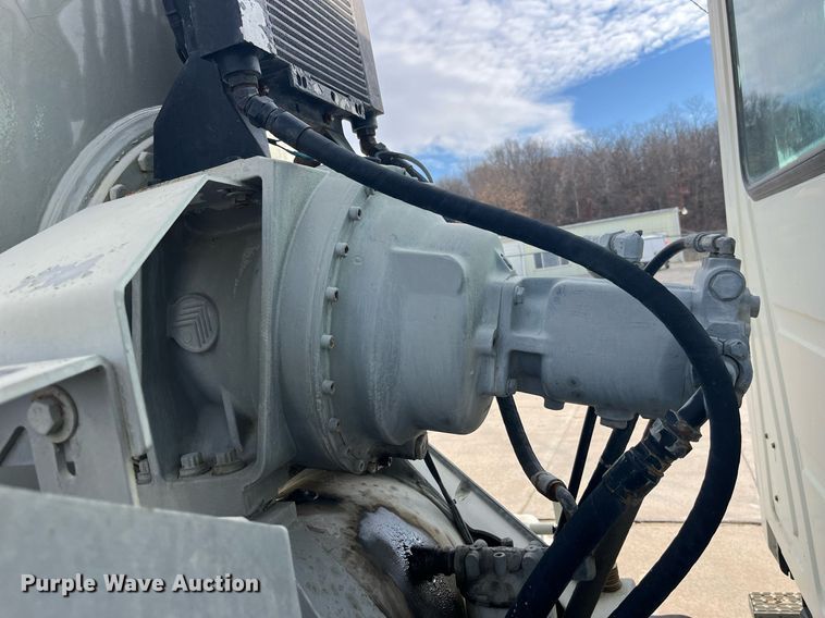 image for item LD9981 2005 Mack CV713 ready mix truck