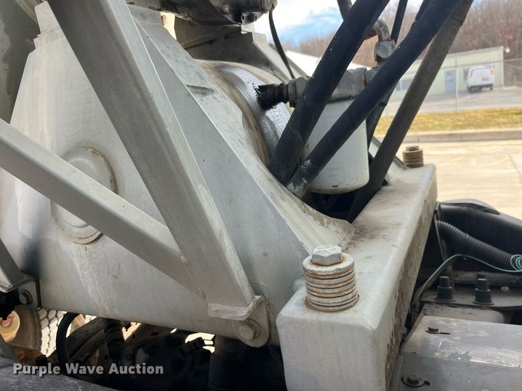 image for item LD9981 2005 Mack CV713 ready mix truck