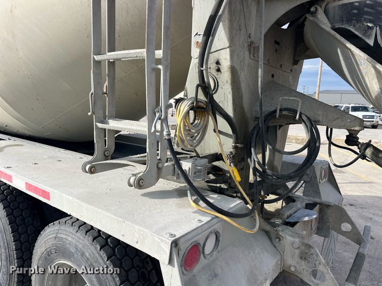 image for item LD9981 2005 Mack CV713 ready mix truck