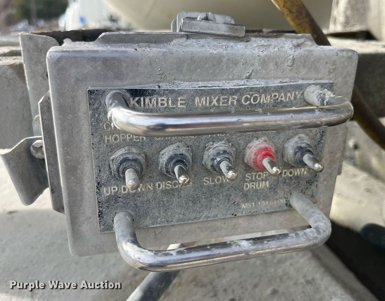 image for item LD9981 2005 Mack CV713 ready mix truck