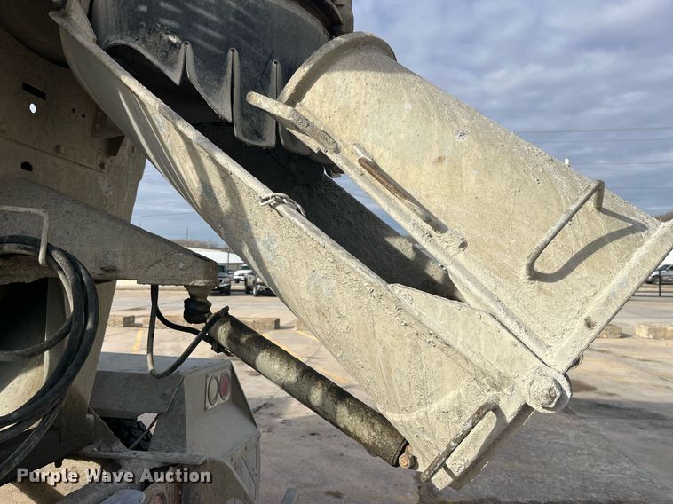 image for item LD9981 2005 Mack CV713 ready mix truck